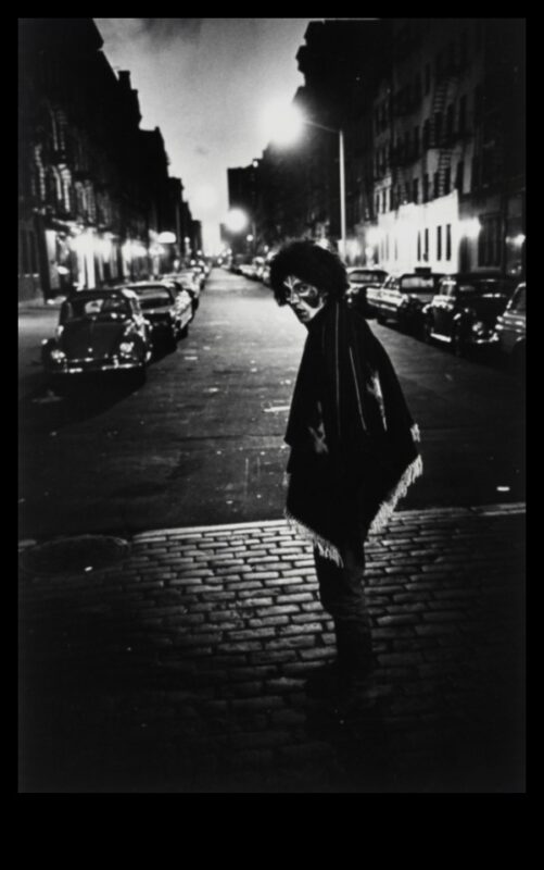 Nighttime Noir: الغموض والظلال في التصوير الحضري