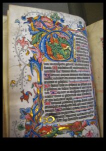 سحر المخطوطات الباروكية: القوة الساحرة للصفحات المضيئة